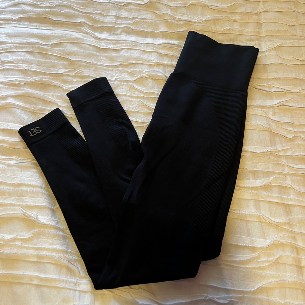 SET ACTIVE black leggings size small
